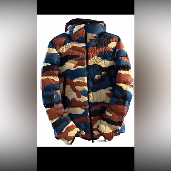 NIKE NSW DOWN-FILL WINDRUNNER PRINTED HOODED PUFFER JACKET CAMO